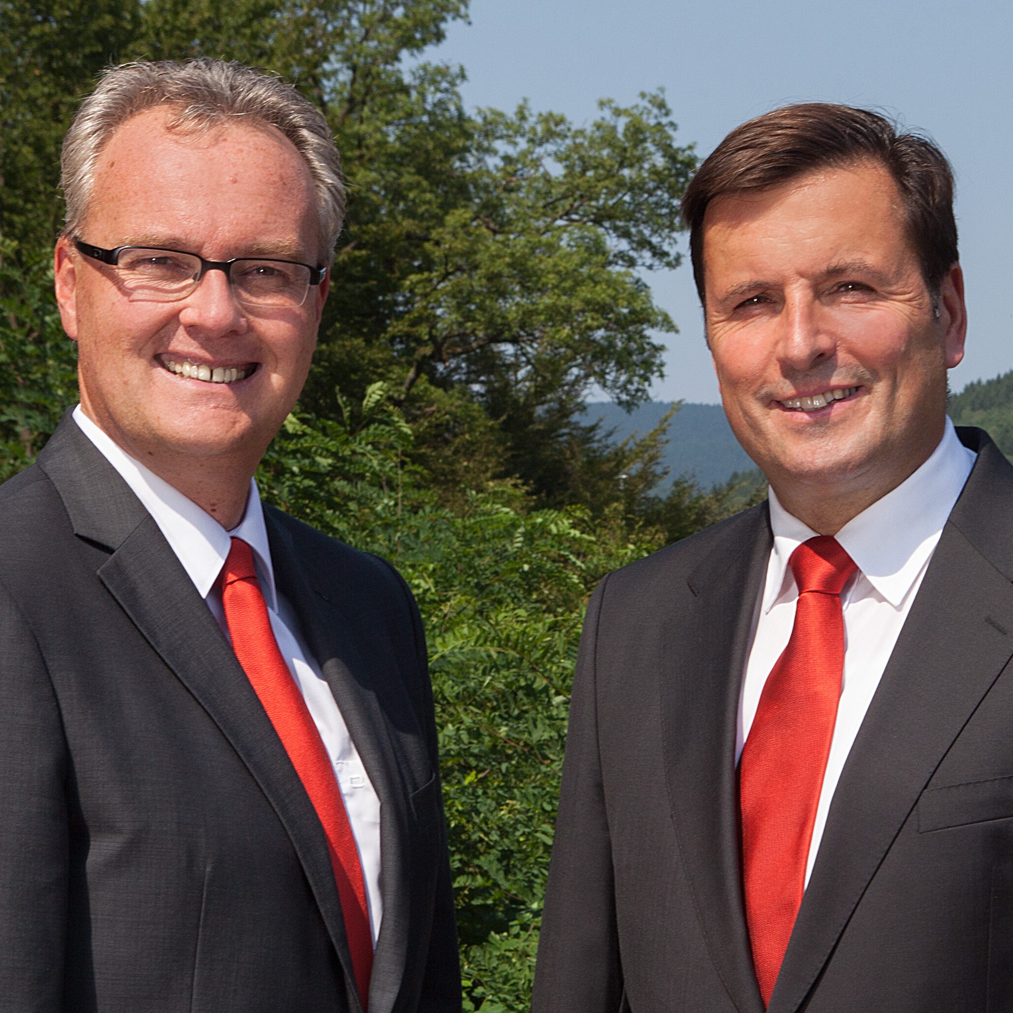 Kai Hagen (rechts), Vorstandsvorsitzender und Mike Kernig, Vorstandsmitglied der Vereinigte Sparkasse im Märkischen Kreis